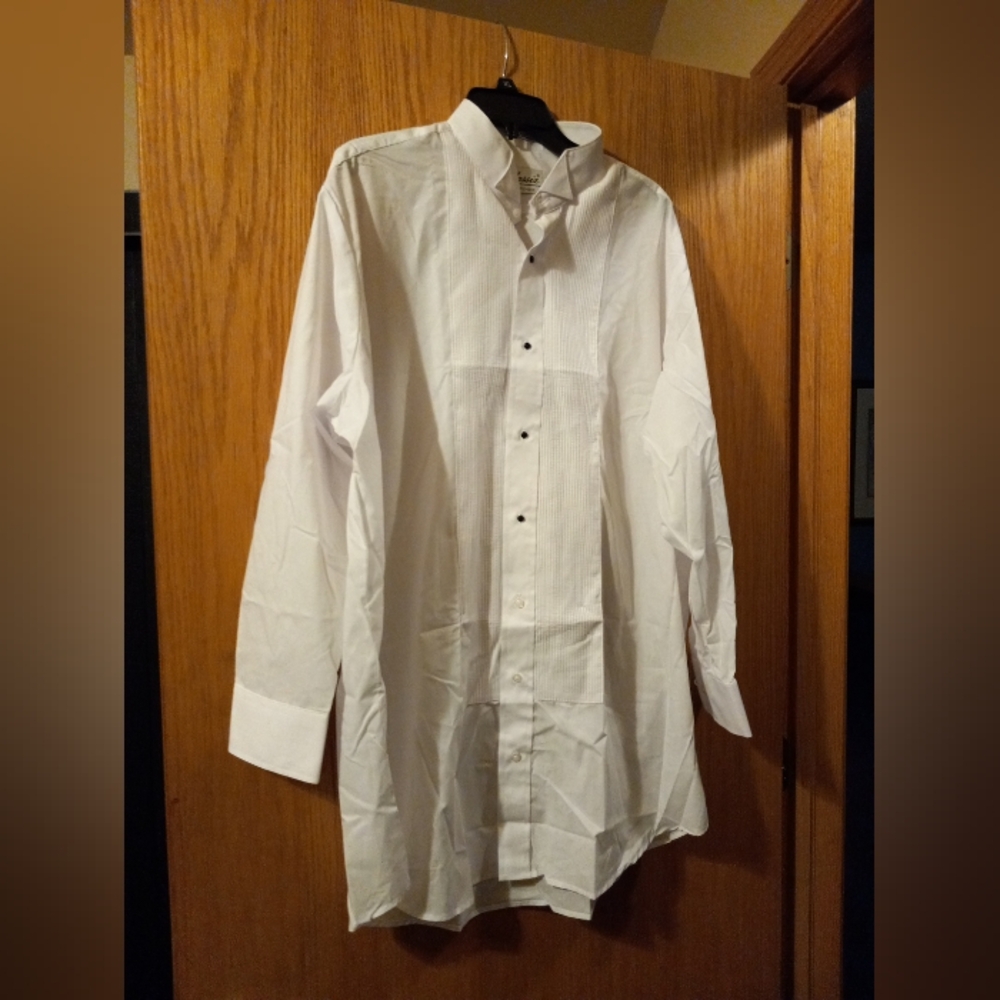 Mens White Long Sleeve Classix Shirt XL 17-17 1/2 32/33 65% Poly 35 % Poly